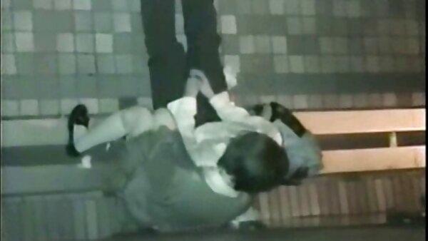 عوضی لاغر آسیایی بعد از مقعد سفت به صورتش گلوله می شود فیلم سوپرایرانی مادر پسر