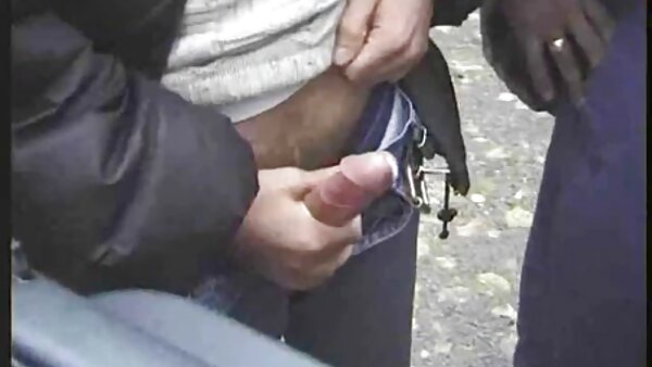 هوسی‌های متعصب از لعنتی‌های لعنتی لعنتی با استریپرها فلم سکس مامان لذت می‌برند