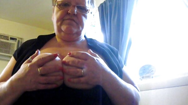 مامان بلوند شاخدار نمونه کاملی از بلوغ های بخارپز فیلم گاییدن مامان است که شما را دیوانه می کند